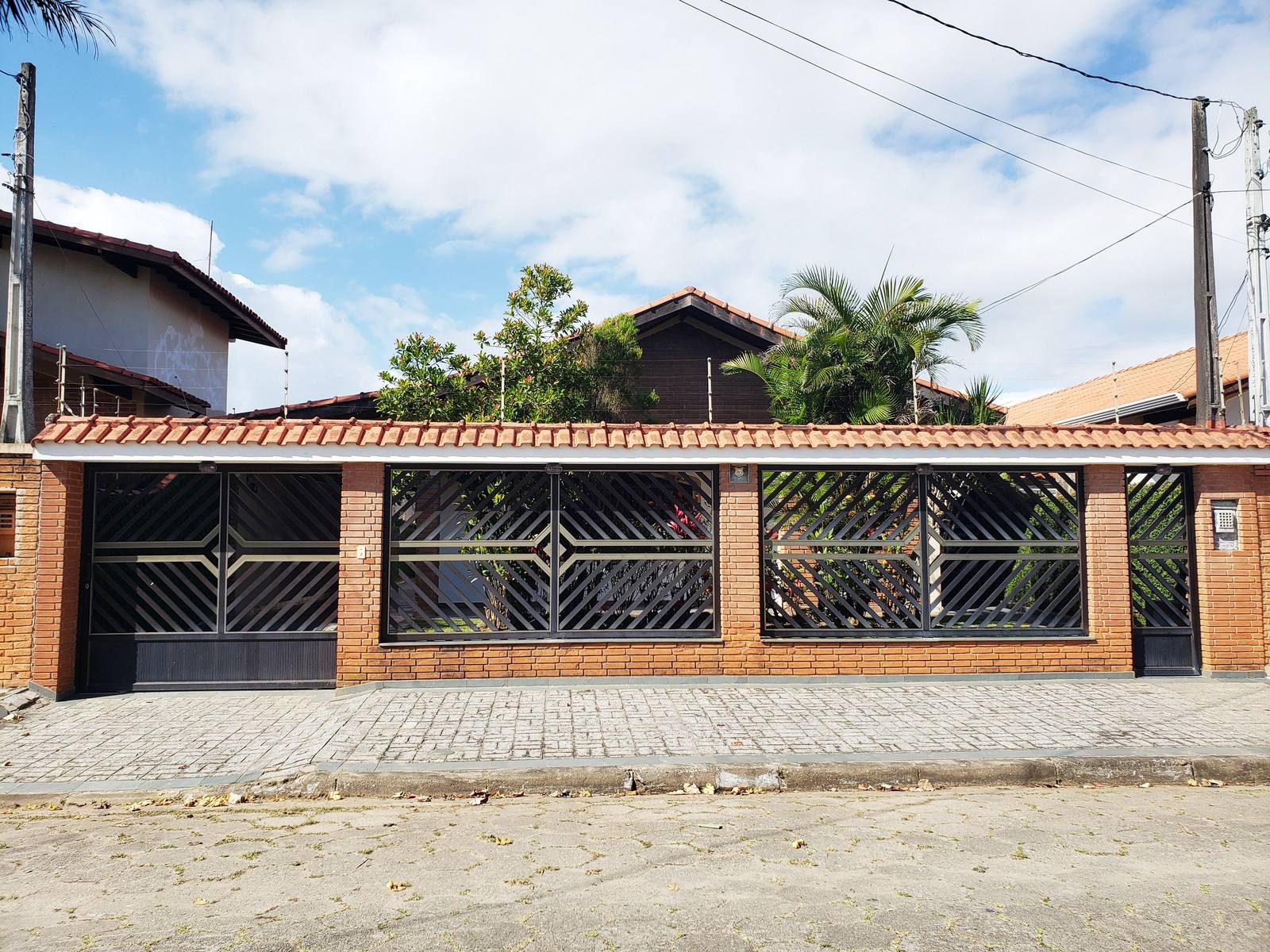 Casa a venda em Peruíbe – SP – 150m da praia